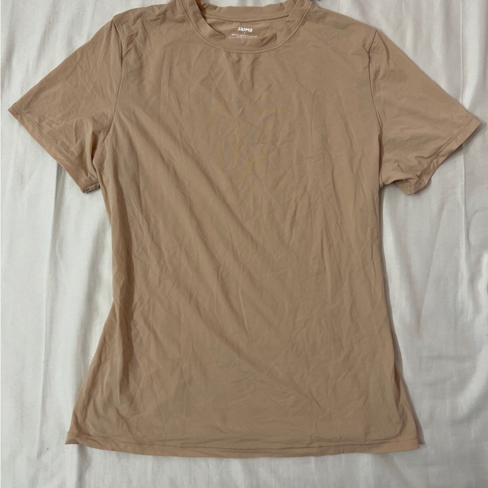 📍Sold📍Skims Fits Everybody Tee (M)